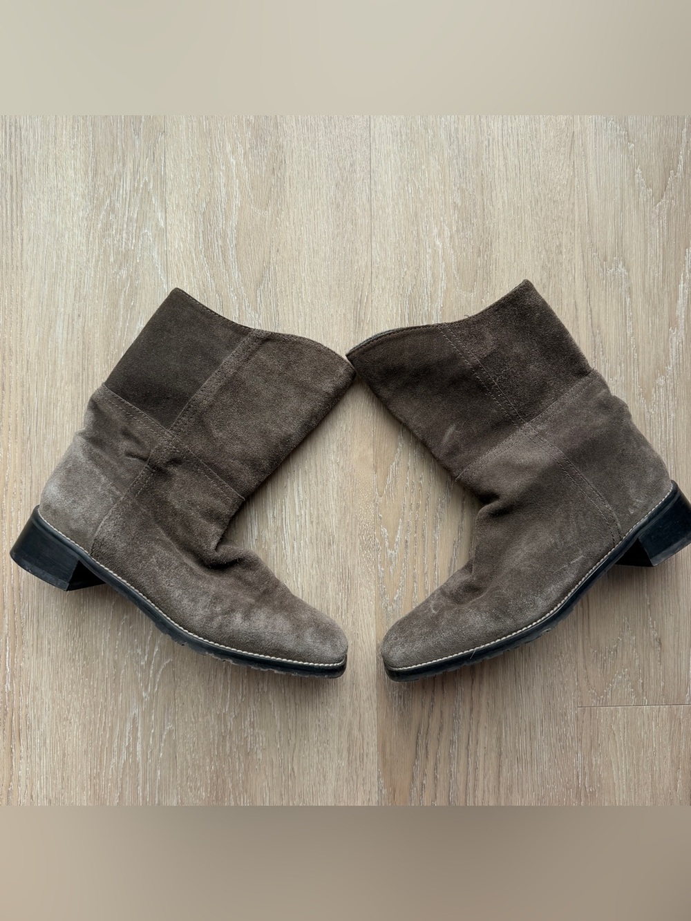 Stuart Weitzman taupe suede pull on boots